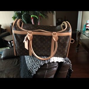 Animal carrying case